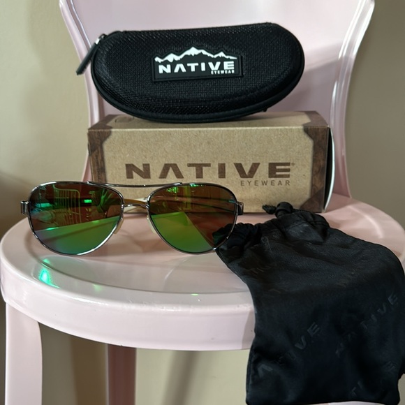 LIKE NEW! NATIVE PATROLLER SUNGLASSES - Picture 3 of 11